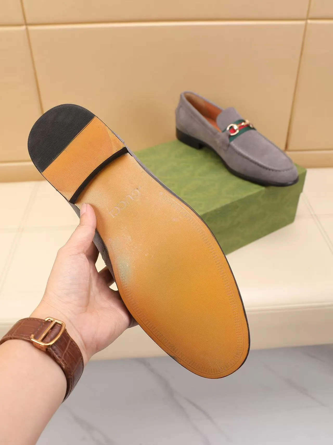 Men's men's shoes 💰440 🆘【GUCCI】Gucci ·🐂里· Hot-selling beanie shoes, top brand luxury, top quality, latest fashion beanie shoes.. The upper is made of original high mercerized smooth cow suede. (Full top-layer water-dyed 🐂 leather and lining). The original stylish and stylish soft rubber wear-resistant and non-slip outsole is light and comfortable on the foot, available in 3 colors! Matching code: 39-45 (38.46. Customized)